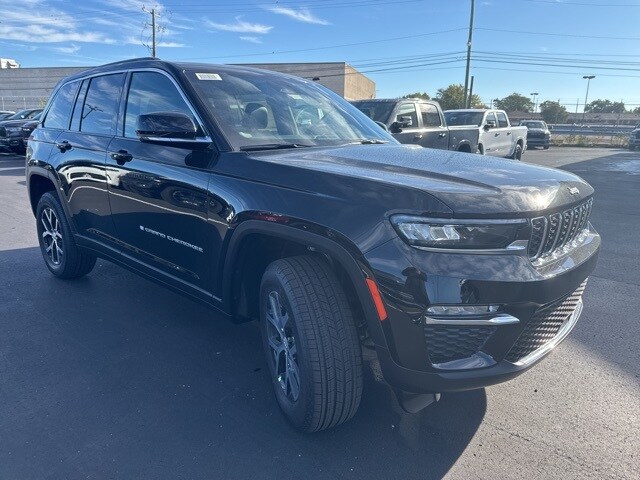 2025 Jeep Grand Cherokee Limited photo 3