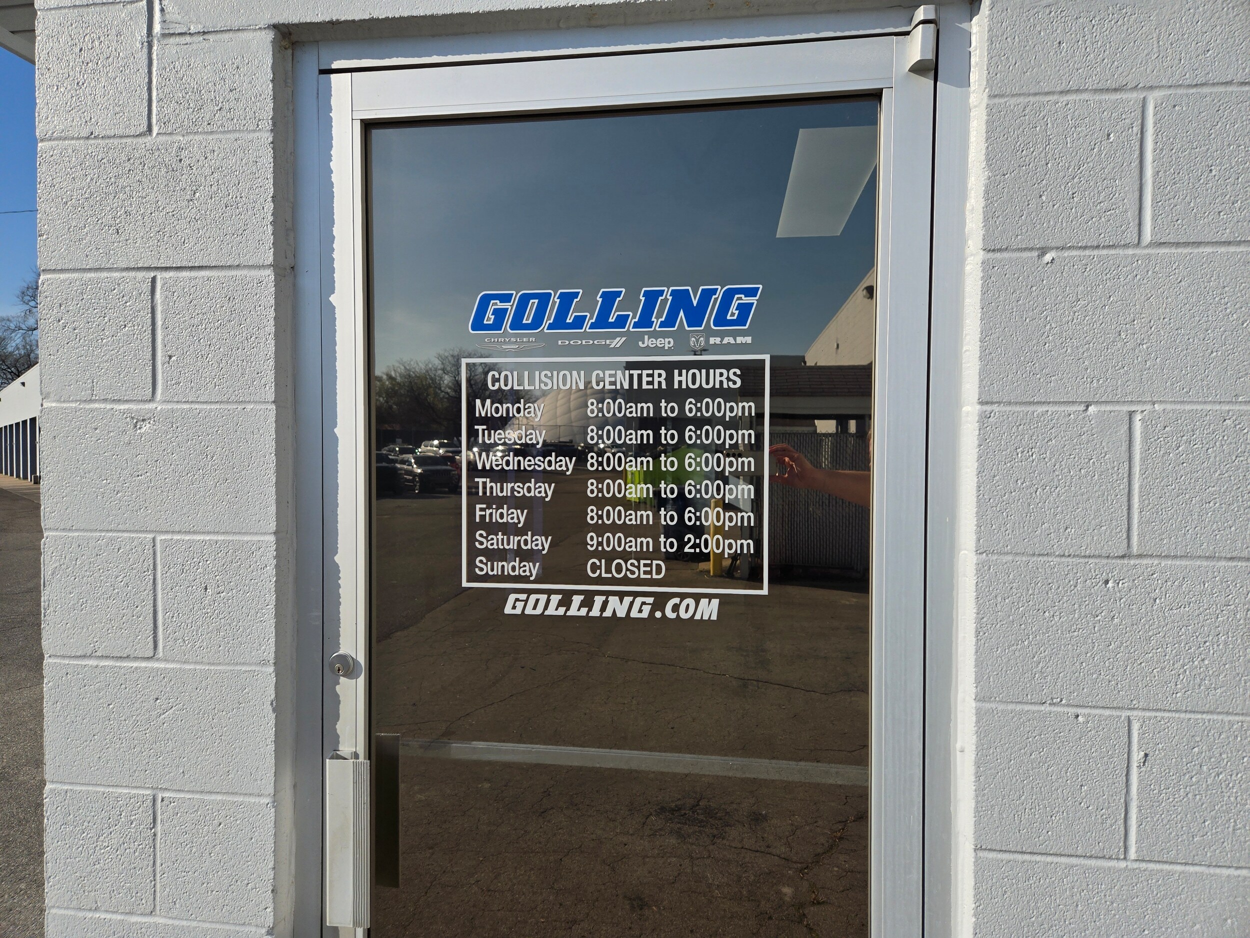 Golling Collision Center auto body repair facility on Gratiot Ave in Roseville, MI