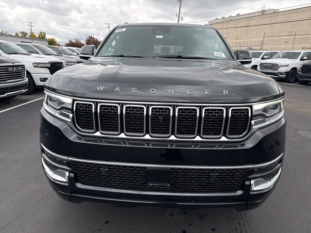 2025 Jeep Wagoneer Base photo 2