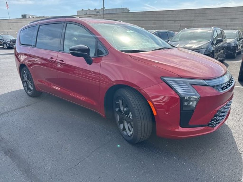 New 2027 Chrysler Pacifica LIMITED Passenger Van