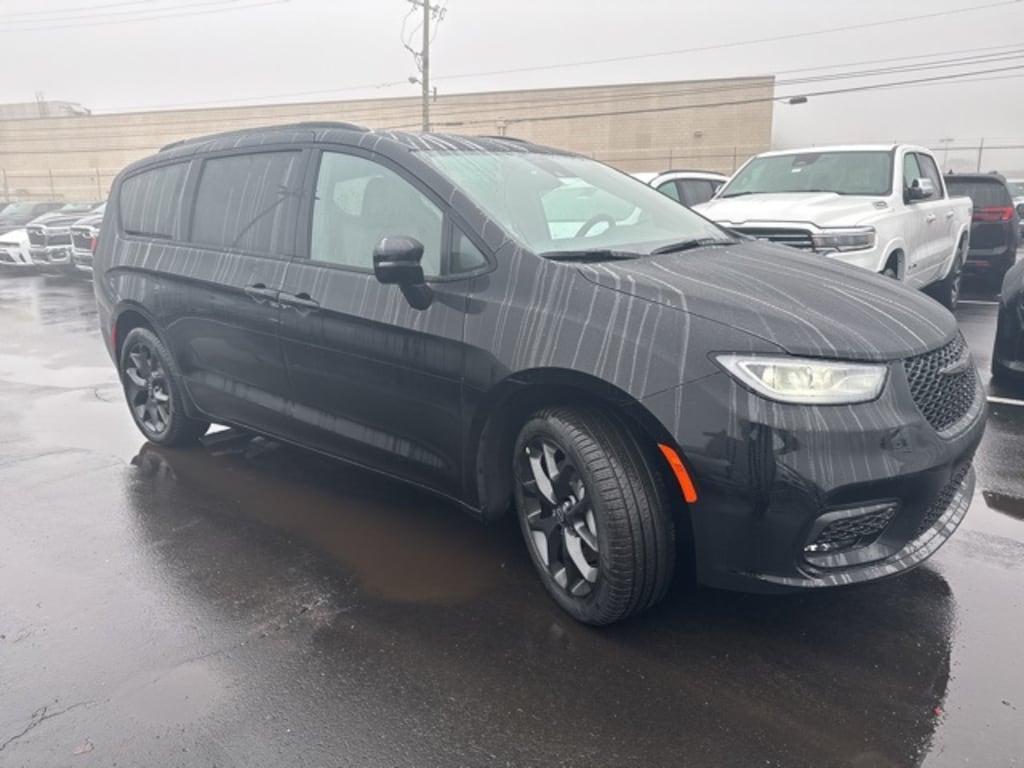 New 2026 Chrysler Pacifica SELECT AWD Passenger Van