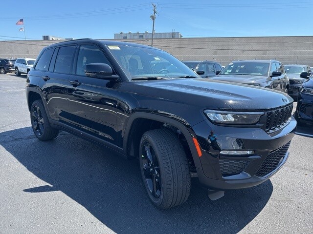 2025 Jeep Grand Cherokee Limited photo 3