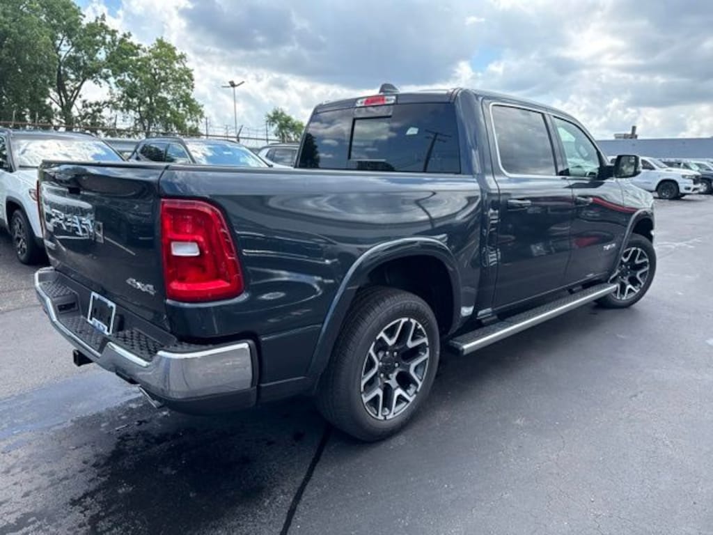 New 2026 Ram 1500 LARAMIE CREW CAB 4X4 5'7 BOX Pickup
