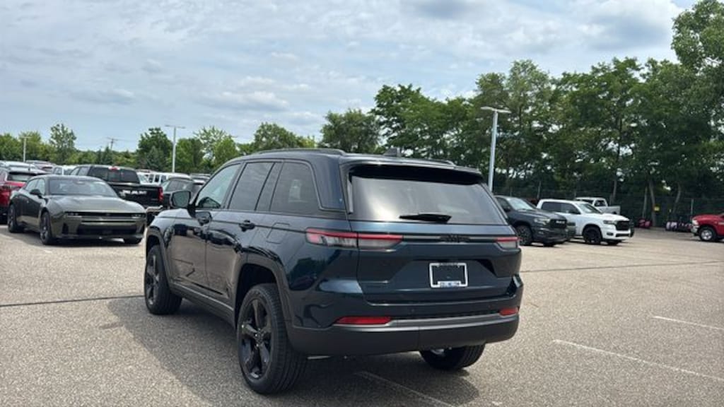 New 2026 Jeep Grand Cherokee Limited 4x4 Sport Utility