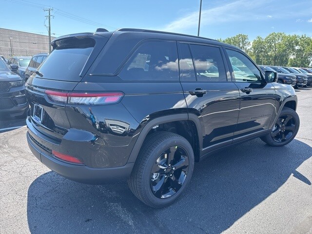 2025 Jeep Grand Cherokee Limited photo 4