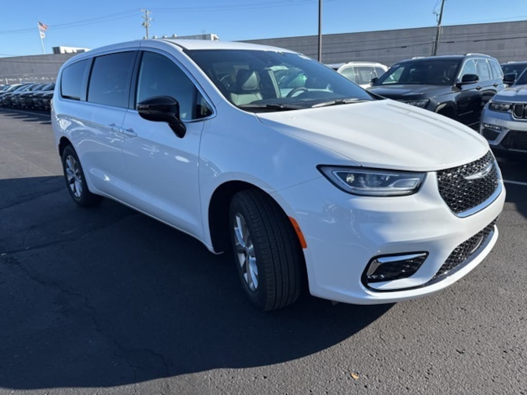 New 2026 Chrysler Pacifica SELECT AWD Passenger Van