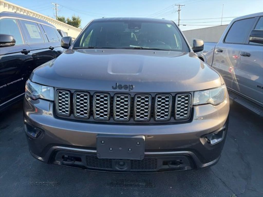 Used 2021 Jeep Grand Cherokee Laredo SUV