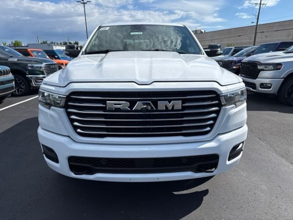 New 2026 Ram 1500 LARAMIE CREW CAB 4X4 5'7 BOX Pickup