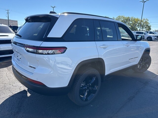 2025 Jeep Grand Cherokee Limited photo 2