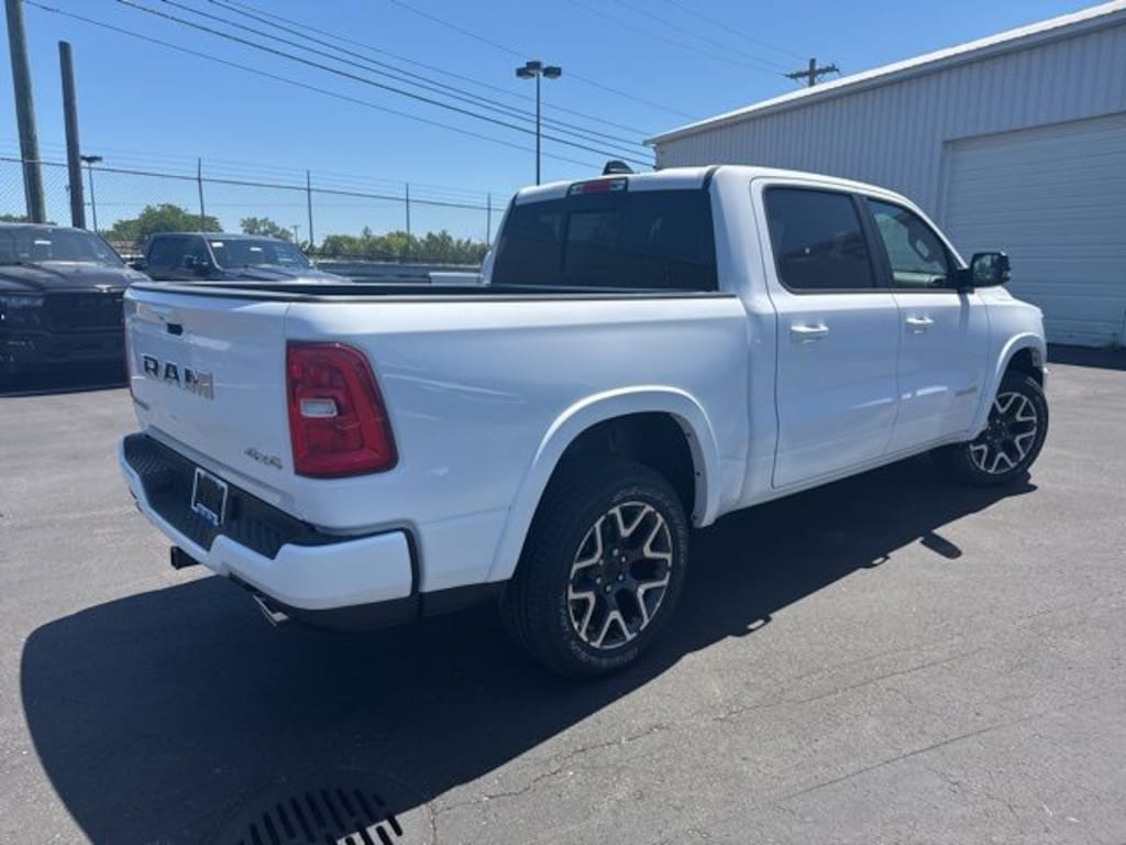 New 2026 Ram 1500 LARAMIE CREW CAB 4X4 5'7 BOX Pickup
