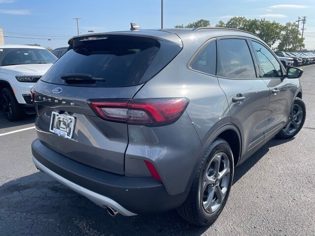 2025 Ford Escape ST-Line photo 4