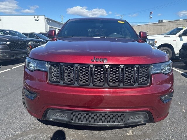 2020 Jeep Grand Cherokee Laredo photo 2