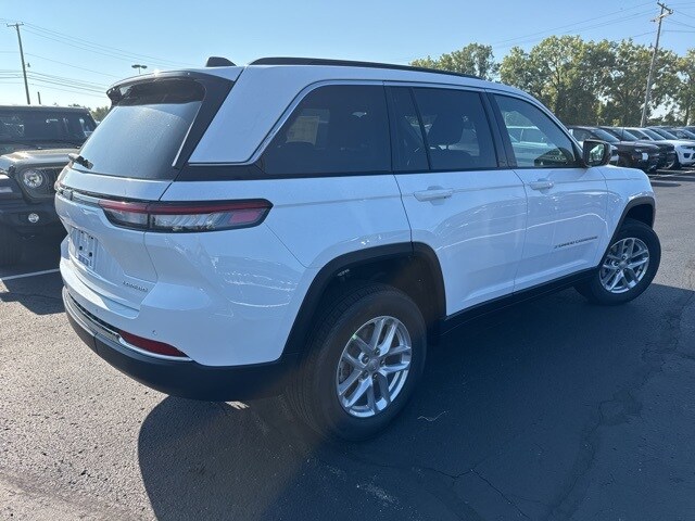 2025 Jeep Grand Cherokee Laredo photo 4