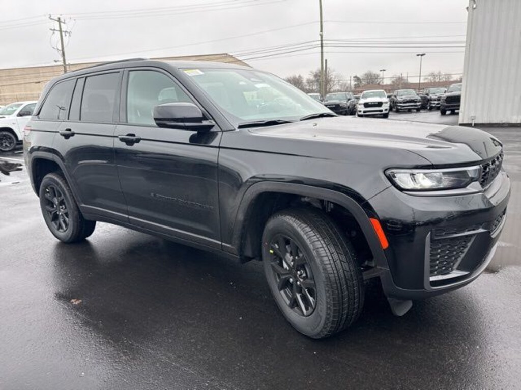 New 2026 Jeep Grand Cherokee LAREDO ALTITUDE 4X4 Sport Utility