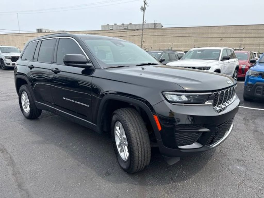Used 2024 Jeep Grand Cherokee Laredo SUV