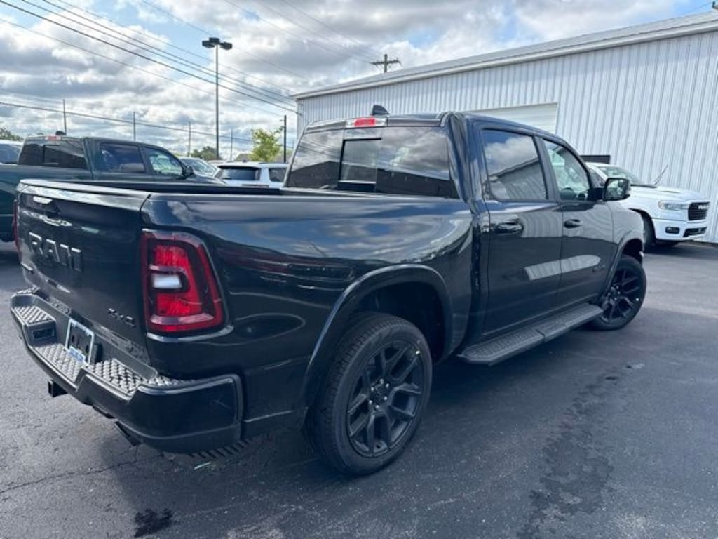New 2026 Ram 1500 LARAMIE CREW CAB 4X4 5'7 BOX Pickup