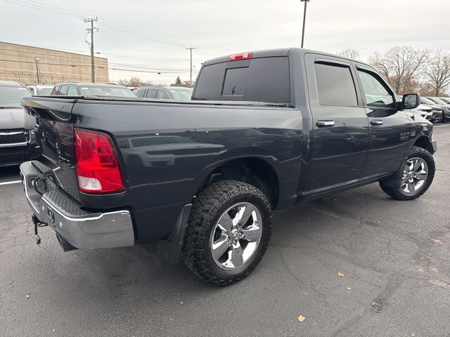 2016 Ram 1500 SLT photo 4