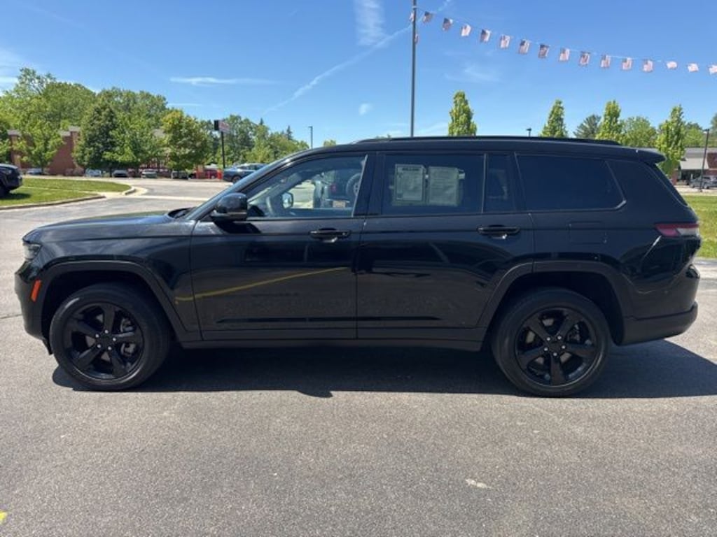 Used 2023 Jeep Grand Cherokee L Laredo SUV