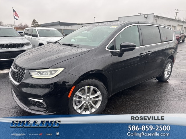 2026 Chrysler Pacifica Select's photo