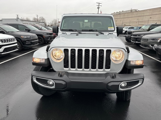 Used 2023 Jeep Gladiator Sport S with VIN 1C6HJTAGXPL593315 for sale in Bloomfield, MI