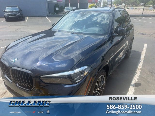 2022 BMW X5 xDrive45e's photo