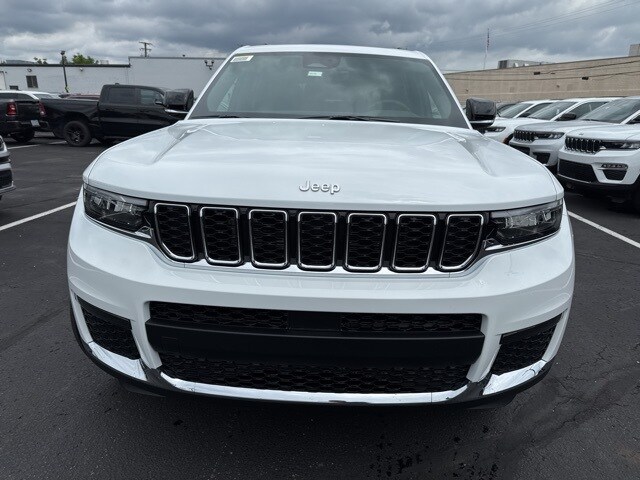 2025 Jeep Grand Cherokee Limited photo 2