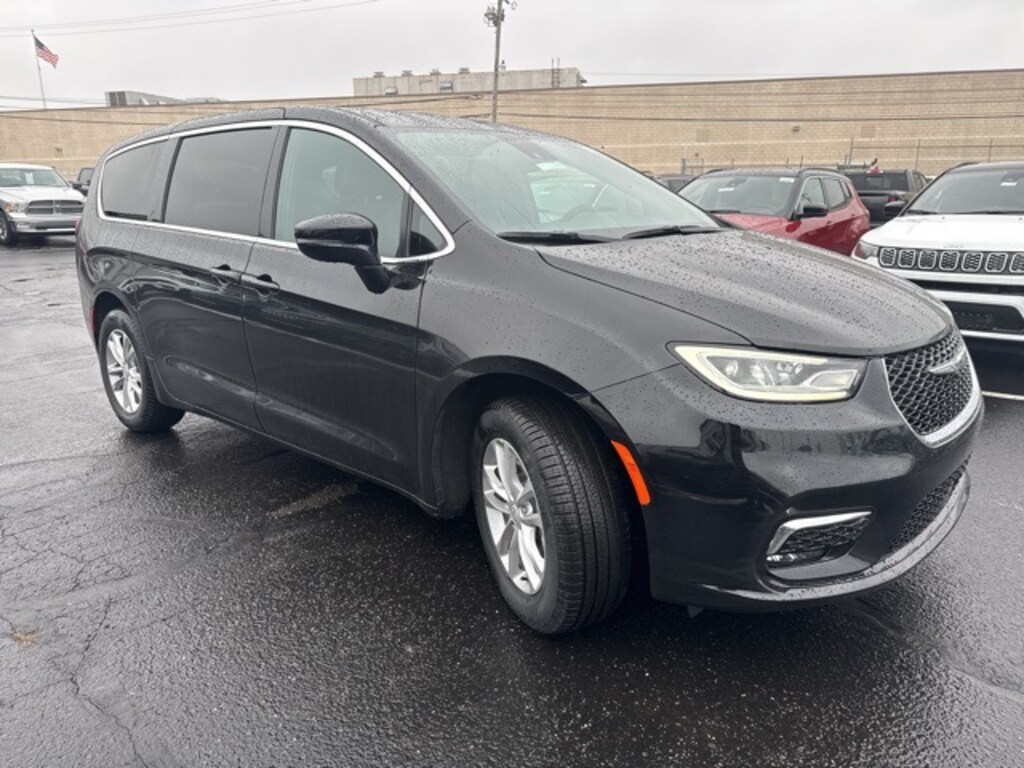 New 2026 Chrysler Pacifica SELECT AWD Passenger Van