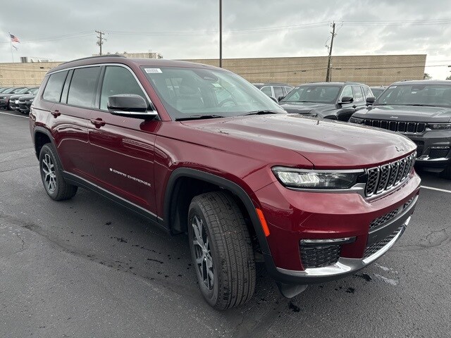 2025 Jeep Grand Cherokee Limited photo 3