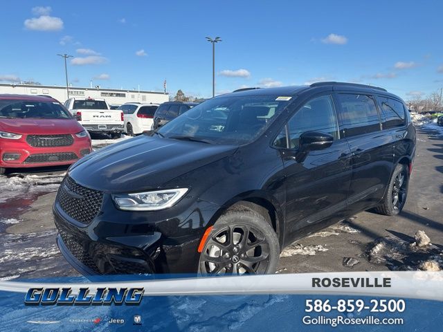 2026 Chrysler Pacifica Select AWD's photo