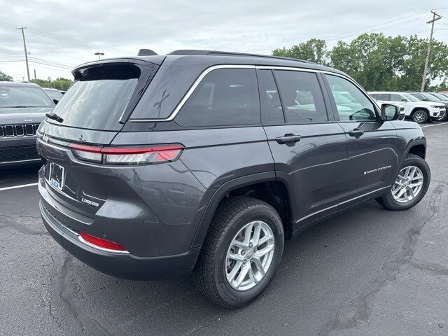 2025 Jeep Grand Cherokee Laredo photo 4