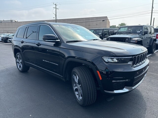 2025 Jeep Grand Cherokee Limited photo 3