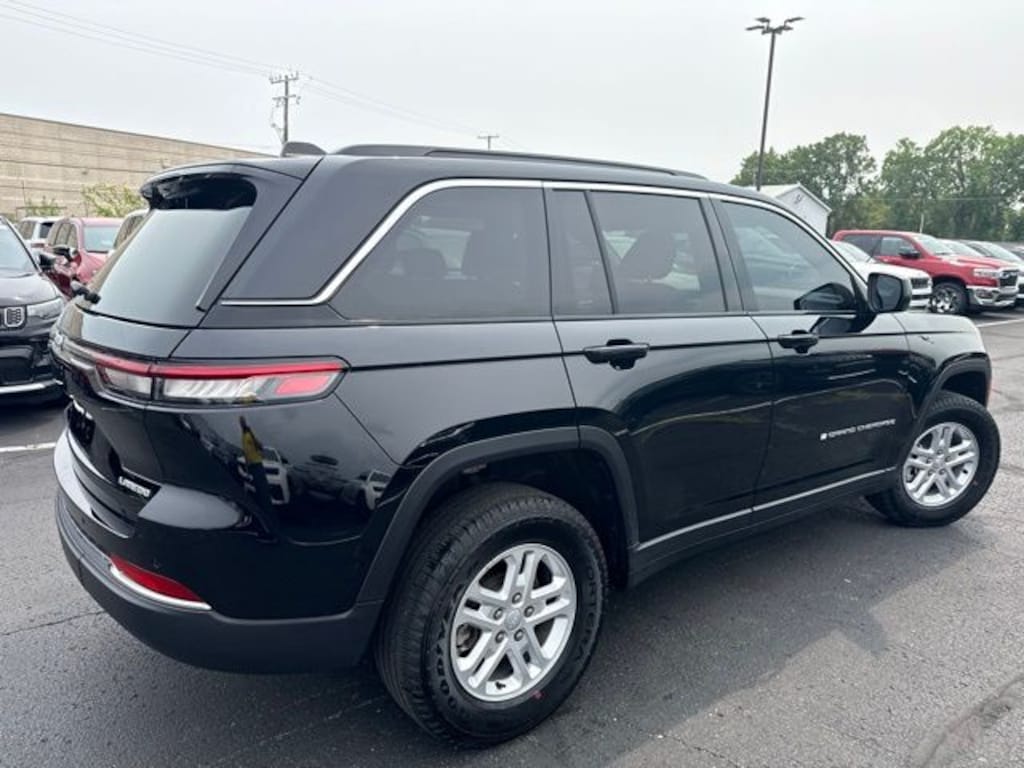 Used 2024 Jeep Grand Cherokee Laredo SUV