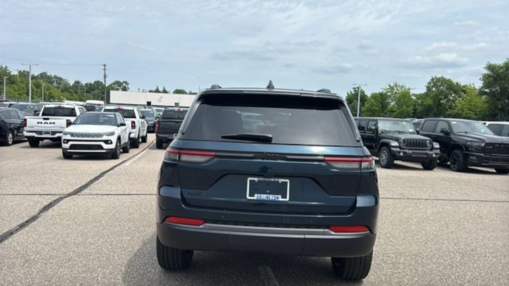 New 2026 Jeep Grand Cherokee Limited 4x4 Sport Utility
