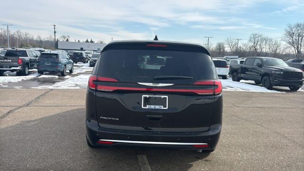 New 2026 Chrysler Pacifica SELECT Passenger Van