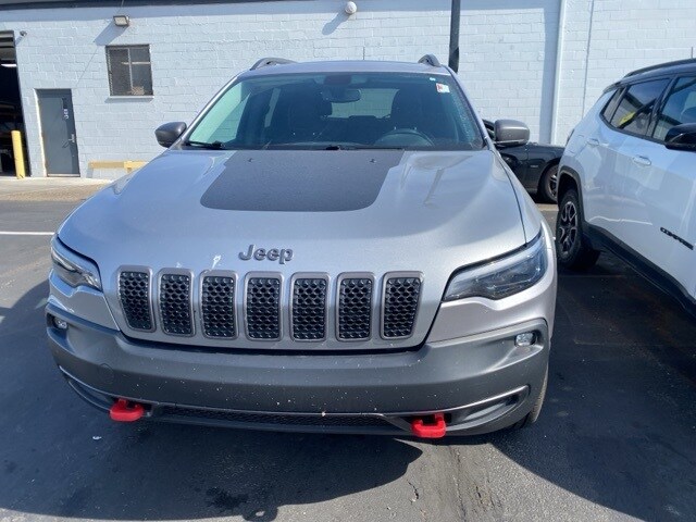 2019 Jeep Cherokee Trailhawk photo 2