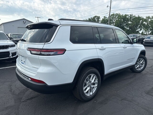 2025 Jeep Grand Cherokee Laredo photo 4