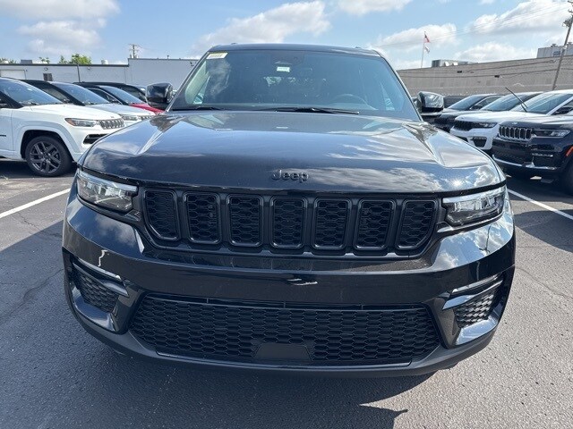 2025 Jeep Grand Cherokee Limited photo 2