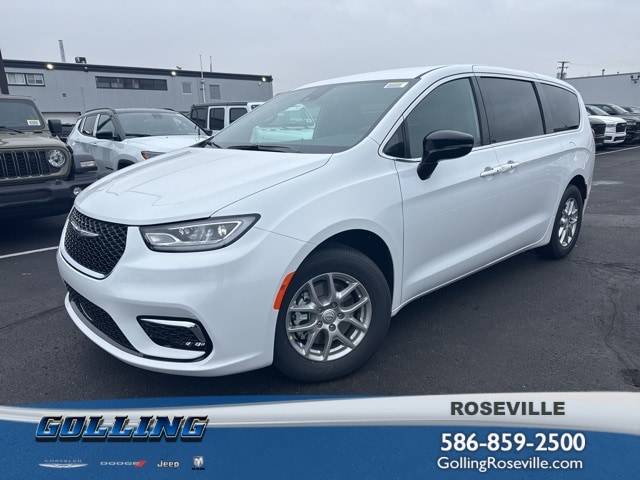 2026 Chrysler Pacifica Select's photo