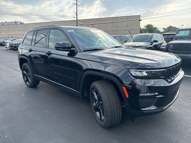2025 Jeep Grand Cherokee Limited photo 3