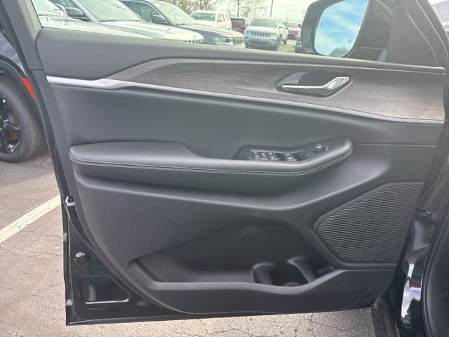 2026 Jeep Grand Cherokee Laredo - Photo 11