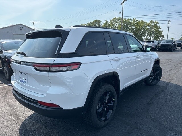 2024 Jeep Grand Cherokee Laredo photo 4