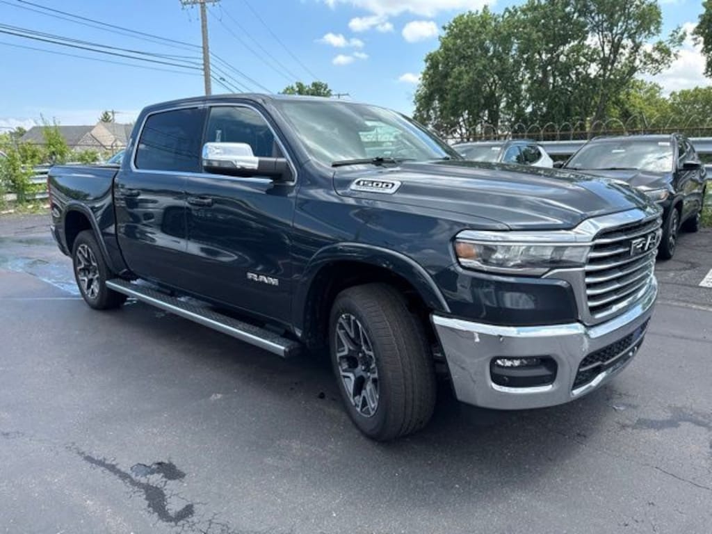 New 2026 Ram 1500 LARAMIE CREW CAB 4X4 5'7 BOX Pickup