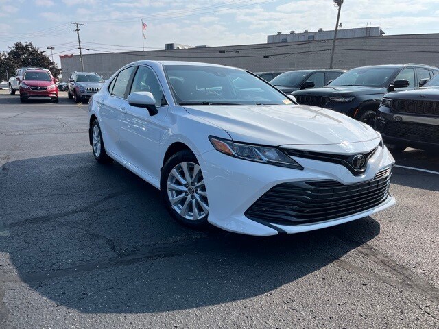 2019 Toyota Camry L photo 2
