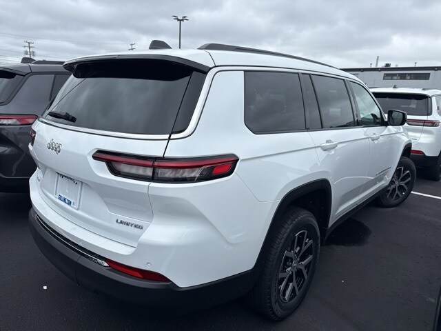 2025 Jeep Grand Cherokee Limited photo 2
