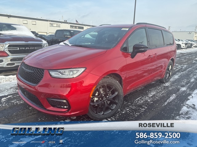 2026 Chrysler Pacifica Select's photo