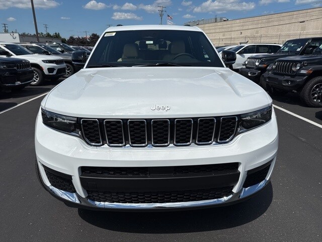 2025 Jeep Grand Cherokee Limited Sport photo 2