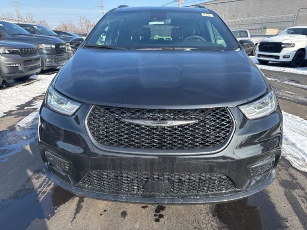 New 2026 Chrysler Pacifica SELECT Passenger Van