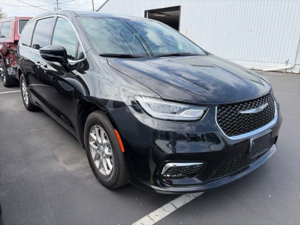 Used 2026 Chrysler Pacifica Select Van Passenger Van