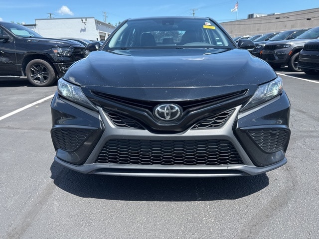 Used 2021 Toyota Camry SE with VIN 4T1G11AK6MU404741 for sale in Roseville, MI