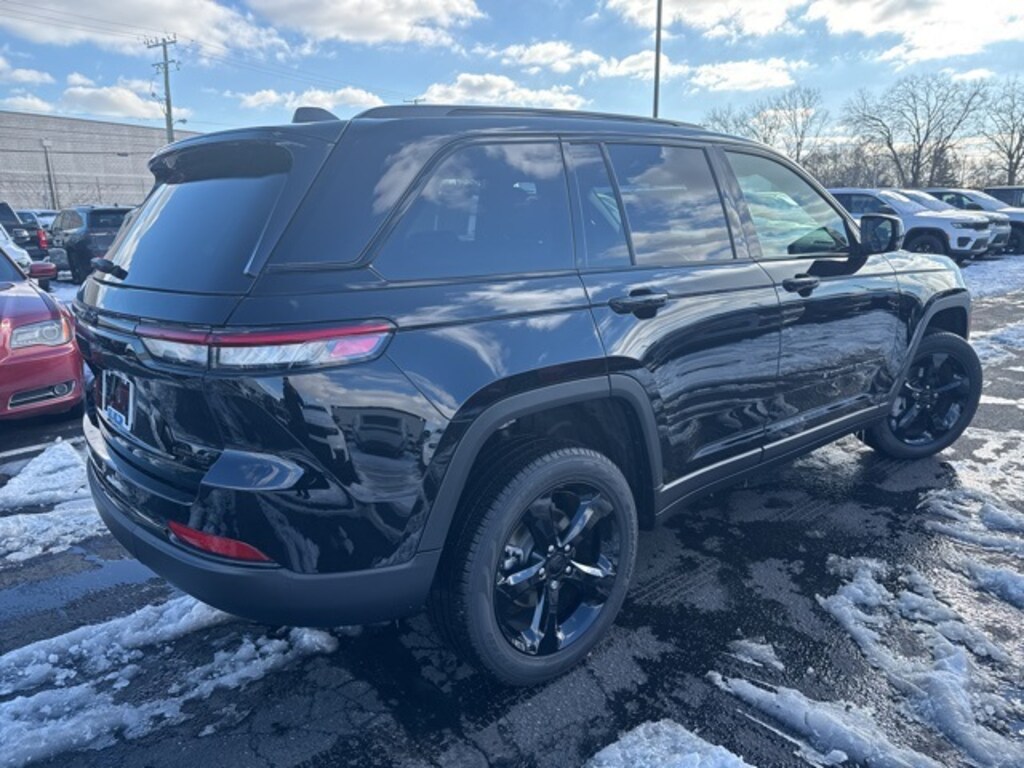 Used 2025 Jeep Grand Cherokee Limited SUV